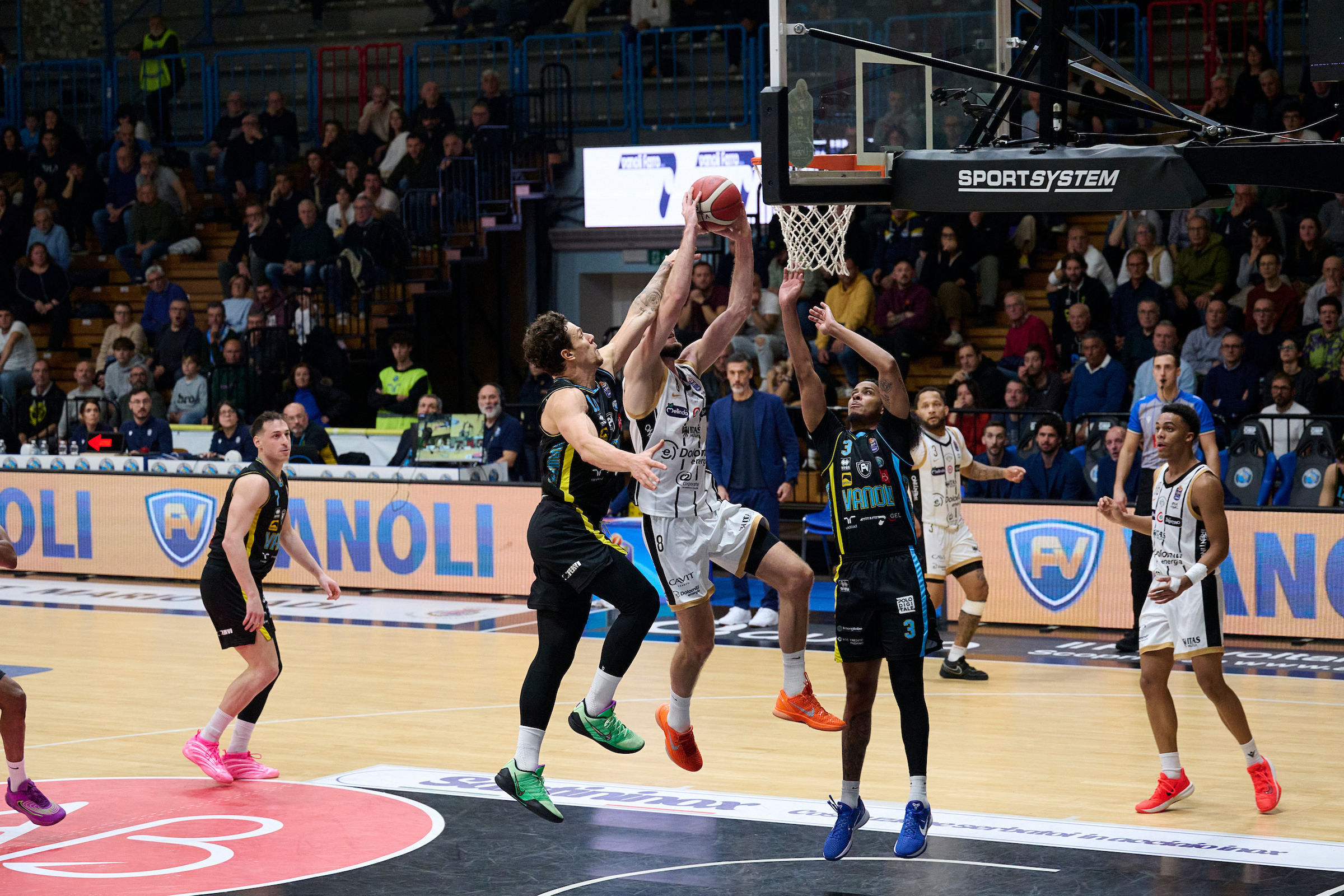 Serie A, LBA, sesta giornata, Vanoli Cremona Vs Dolomiti Energia Trentino