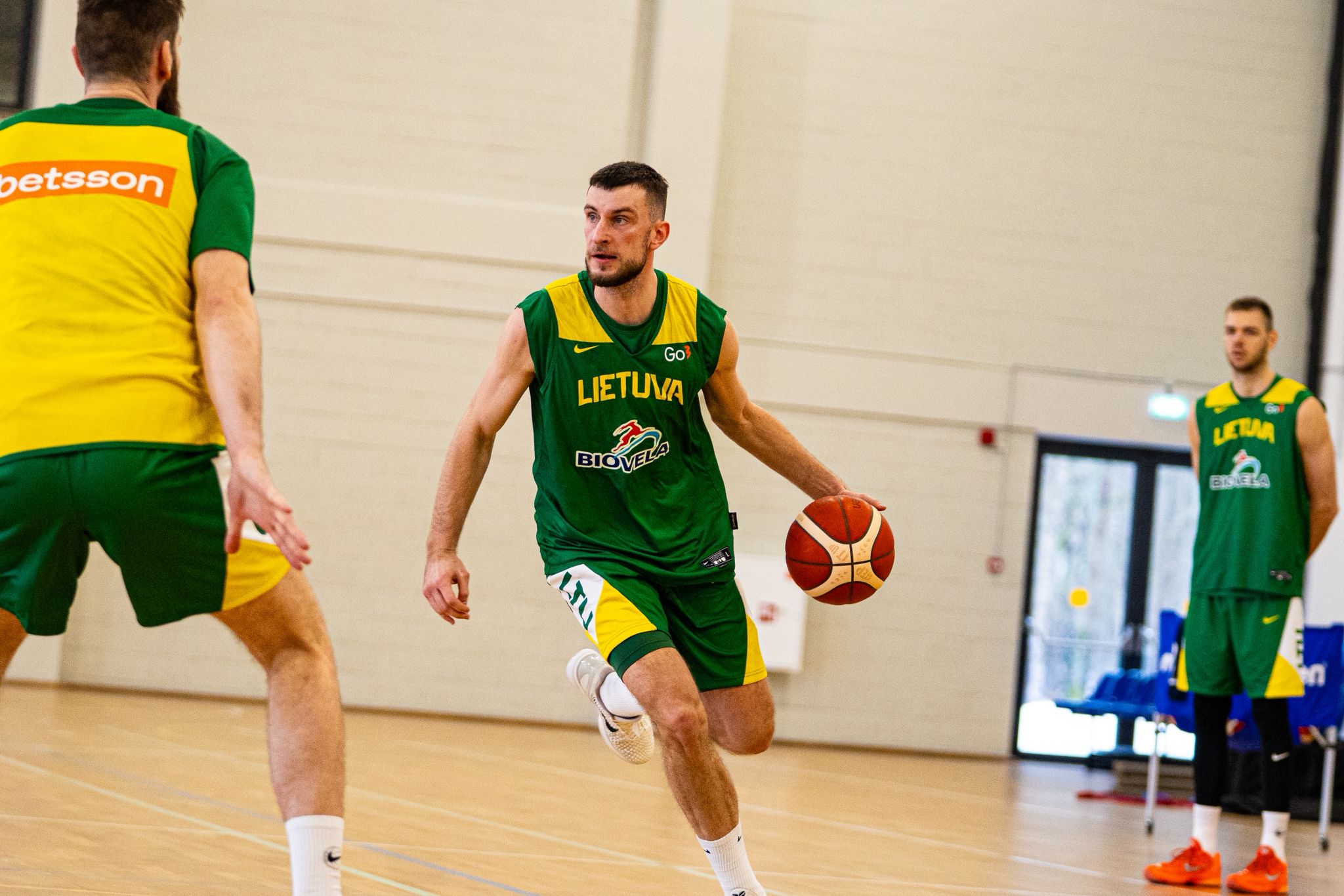 Jogela con la Lituania