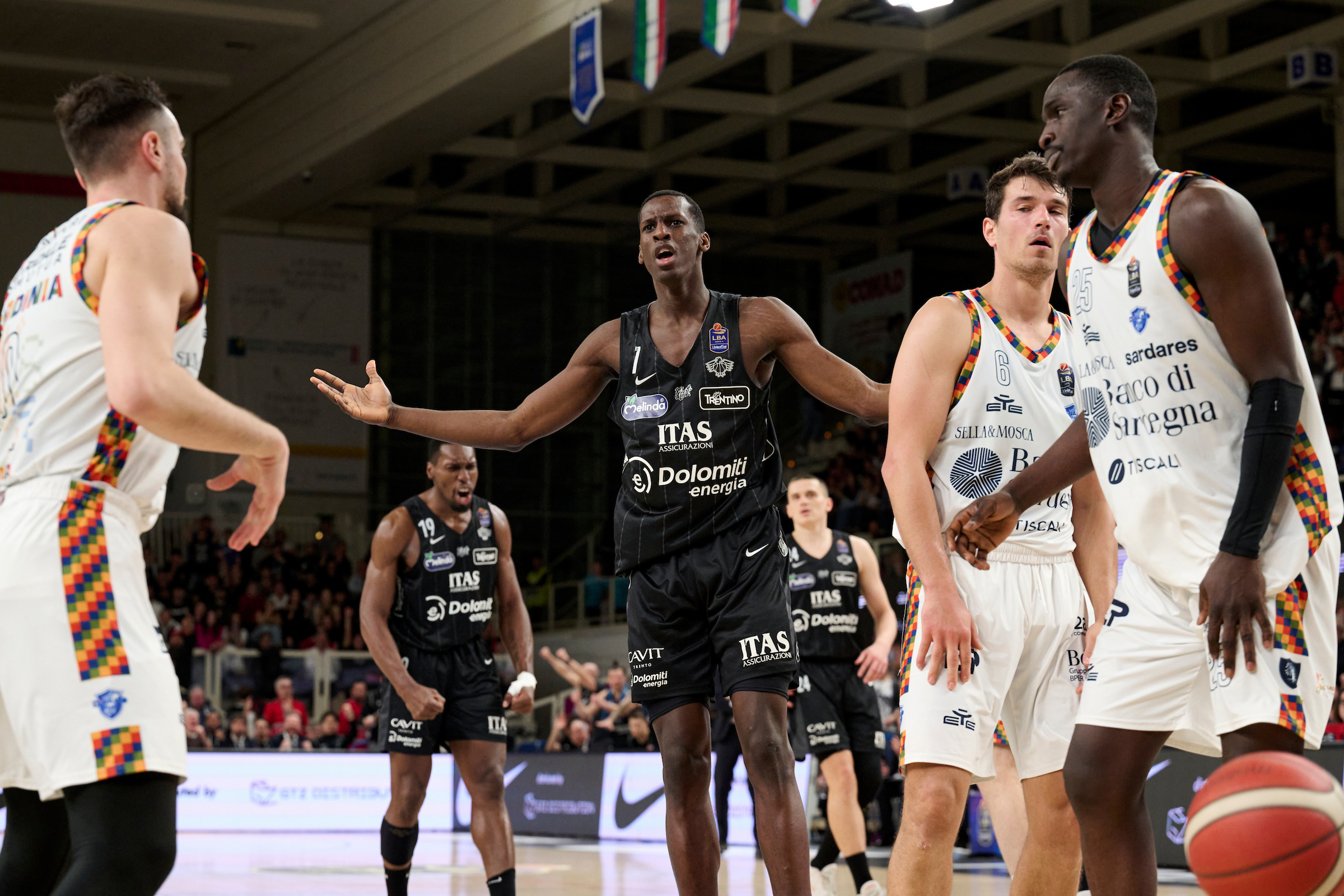 LBA, Serie A, ventiquattresima giornata, Dolomtiti Energia Trentino Vs Banco di Sardegna Sassari