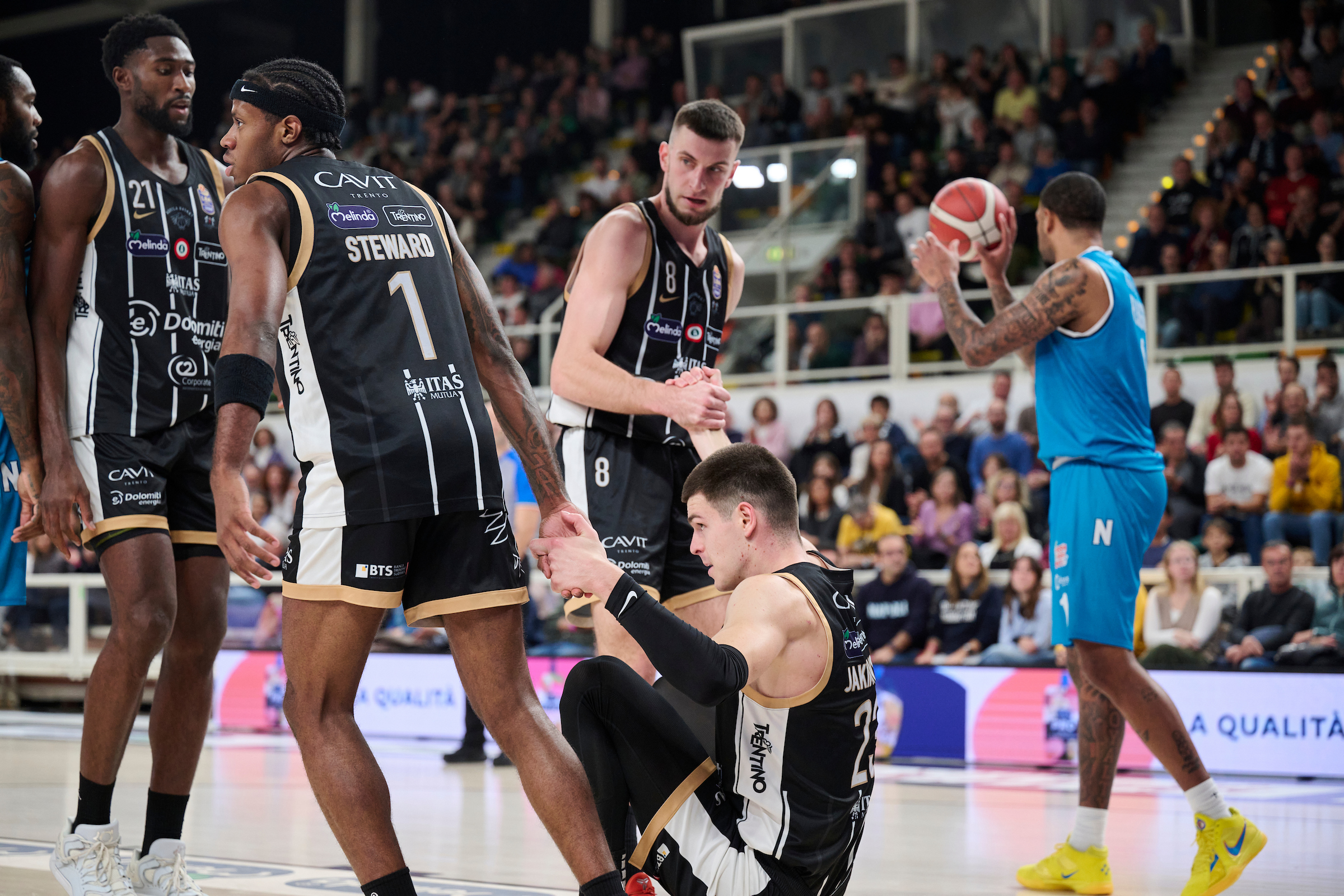 Serie A, LBA, settima giornata, Dolomiti Energia Trentino Vs Napoli Basketball