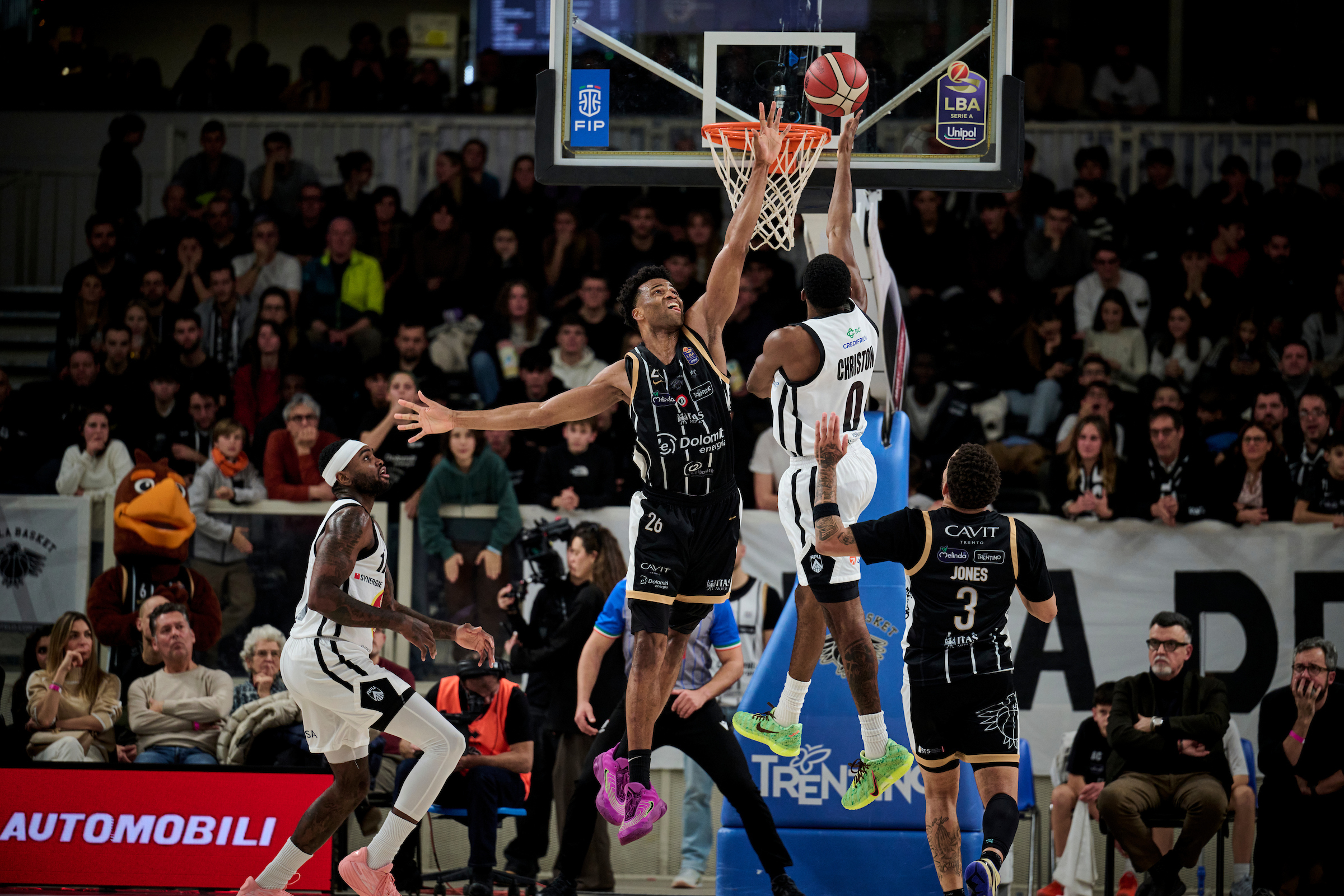 Serie A, LBA, tredicesima giornata, Dolomiti Energia Trentino vs Apu Old Wild West Udine